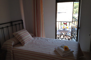 Dos noches con desayunos para 2 en Hostal Alba Taruta en Guadalupe (Cáceres)