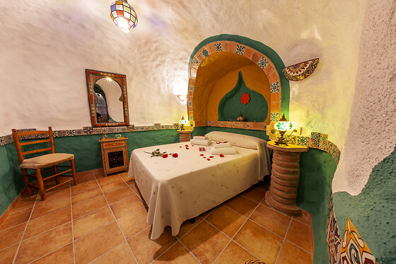 Una noche en casa cueva suite con jacuzzi para 2 en Casas Cueva Cazorla en Hinojares (Jaén)