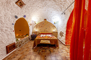 Una noche en casa cueva suite con jacuzzi para 2 en Casas Cueva Cazorla en Hinojares (Jaén)