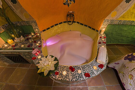 Una noche en casa cueva suite con jacuzzi para 2 en Casas Cueva Cazorla en Hinojares (Jaén)
