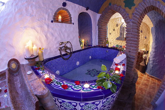 Una noche en casa cueva suite con jacuzzi para 2 en Casas Cueva Cazorla en Hinojares (Jaén)