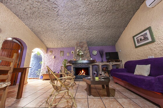 Una noche en casa cueva suite con jacuzzi para 2 en Casas Cueva Cazorla en Hinojares (Jaén)