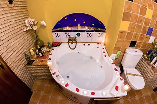 Una noche en casa cueva suite con jacuzzi para 2 en Casas Cueva Cazorla en Hinojares (Jaén)
