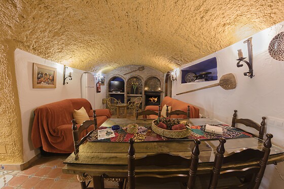 Una noche en casa cueva suite con jacuzzi para 2 en Casas Cueva Cazorla en Hinojares (Jaén)