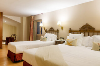 Una noche en habitación doble con desayuno para 2 en Hotel Andria*** en La Seu d'Urgell (Lleida)