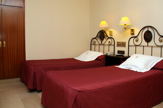Una noche en habitación doble con desayuno para 2 en Hotel Andria*** en La Seu d'Urgell (Lleida)