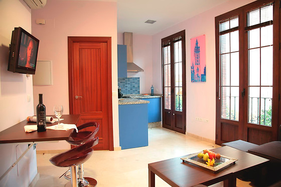 Disfrute de una noche para 2 personas en apartamento cercano a la Basílica de La Macarena para 2 en Apartamentos Rey de Sevilla en Sevilla